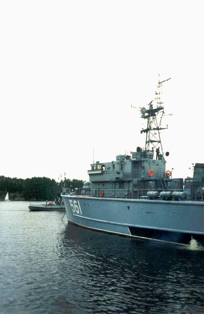 BT115_pr1265_SPB29062003.jpg (61 KB)