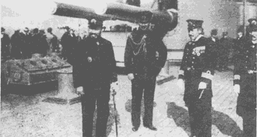 На броненосце "Суво" (бывший "Победа") во время подписания акта о капитуляции крепости.