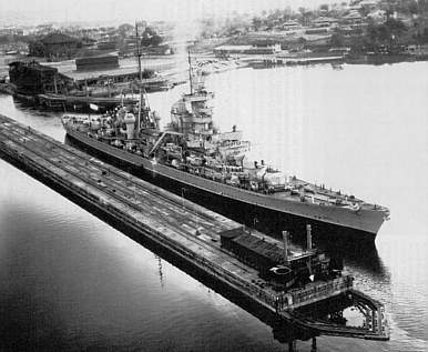 ../images/Prinz_Eugen_passing_Panama_Canal_March_1946..jpg